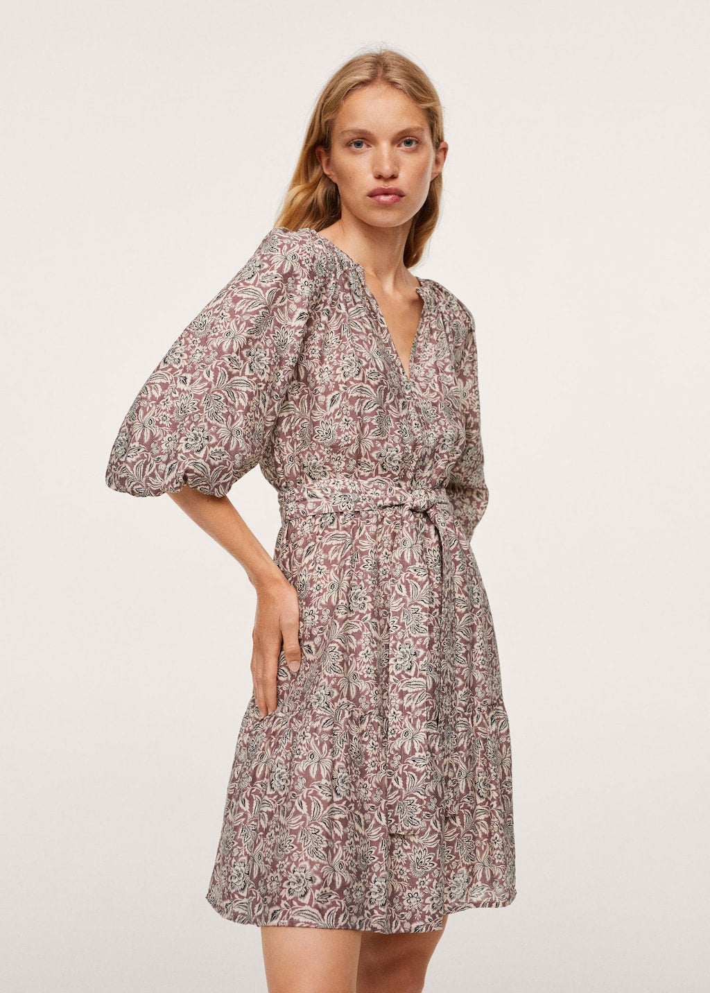 Puffed sleeves dress