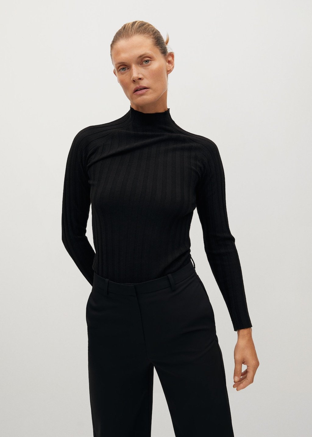 Ribbed fine-knit sweater