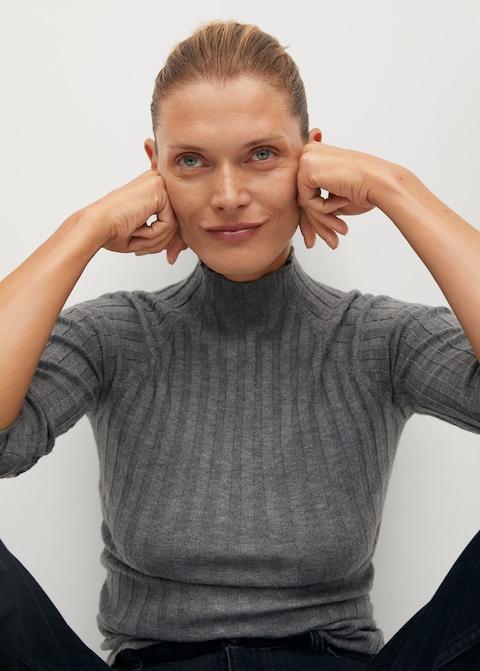 Ribbed fine-knit sweater