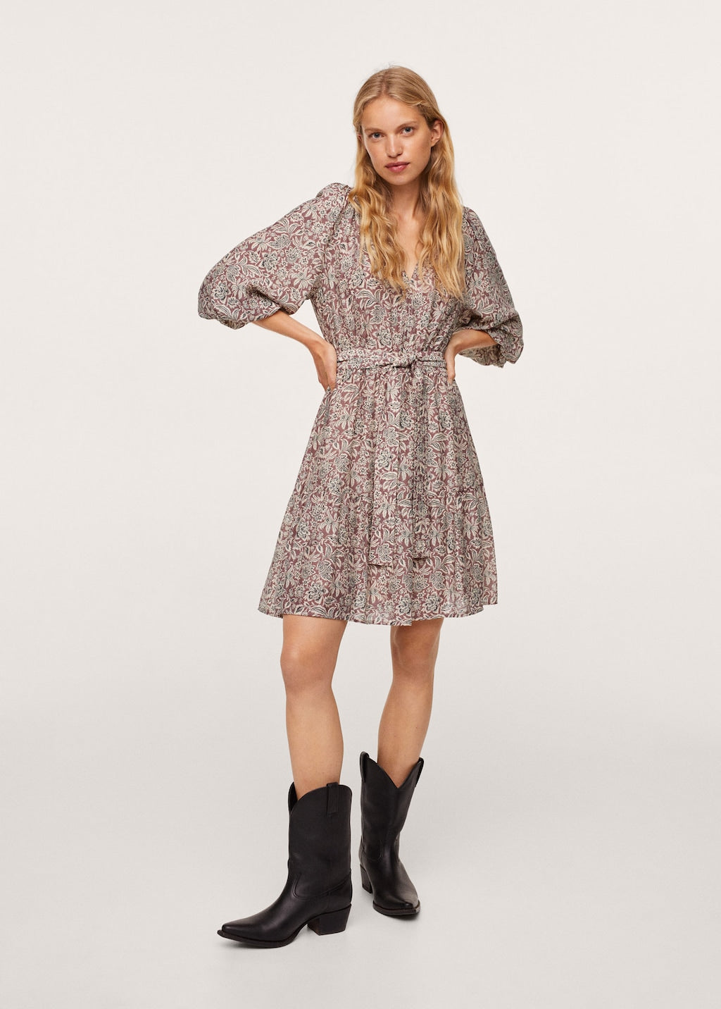 Puffed sleeves dress