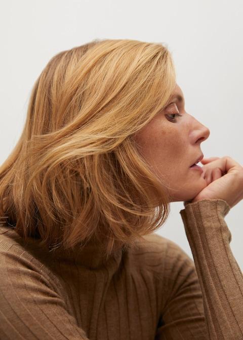 Ribbed fine-knit sweater