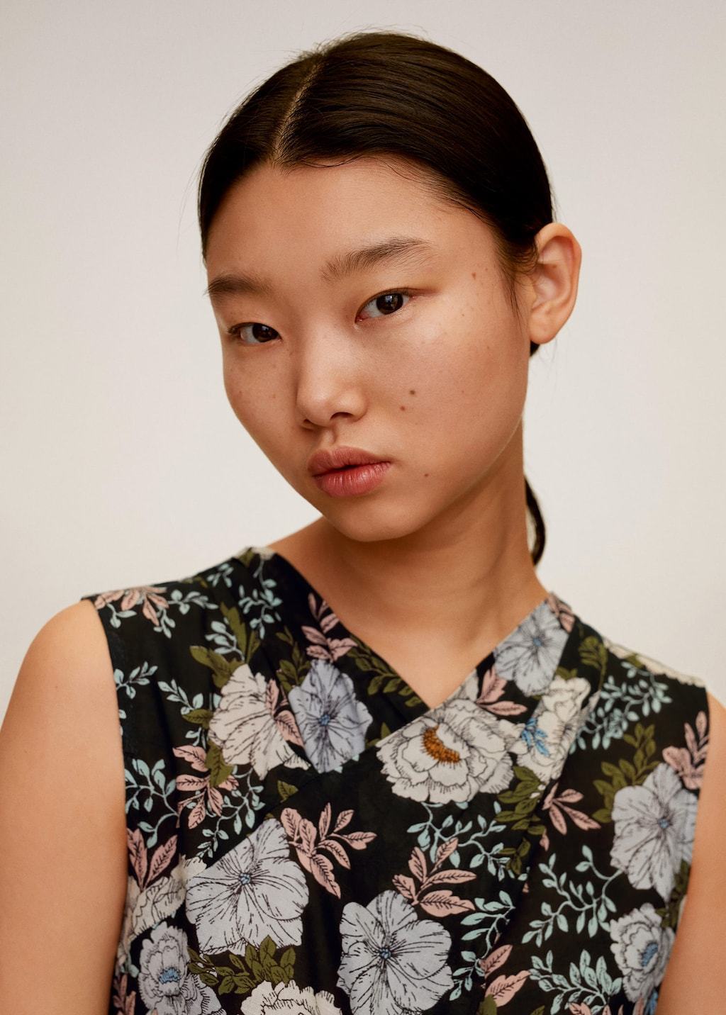 Floral-print flowy blouse