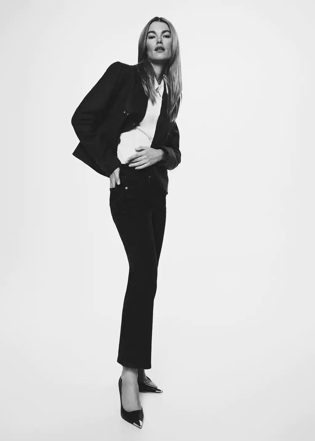 Medium-rise flared jeans