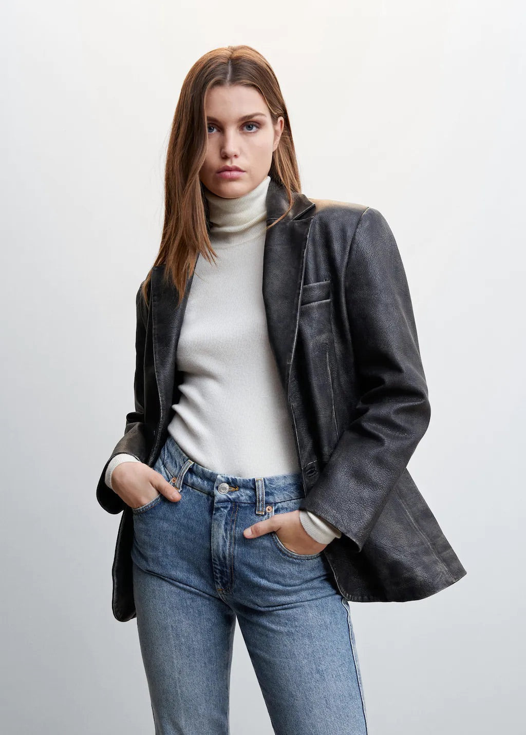 Medium-rise flared jeans