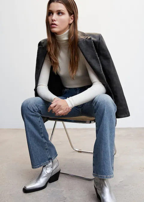 Medium-rise flared jeans