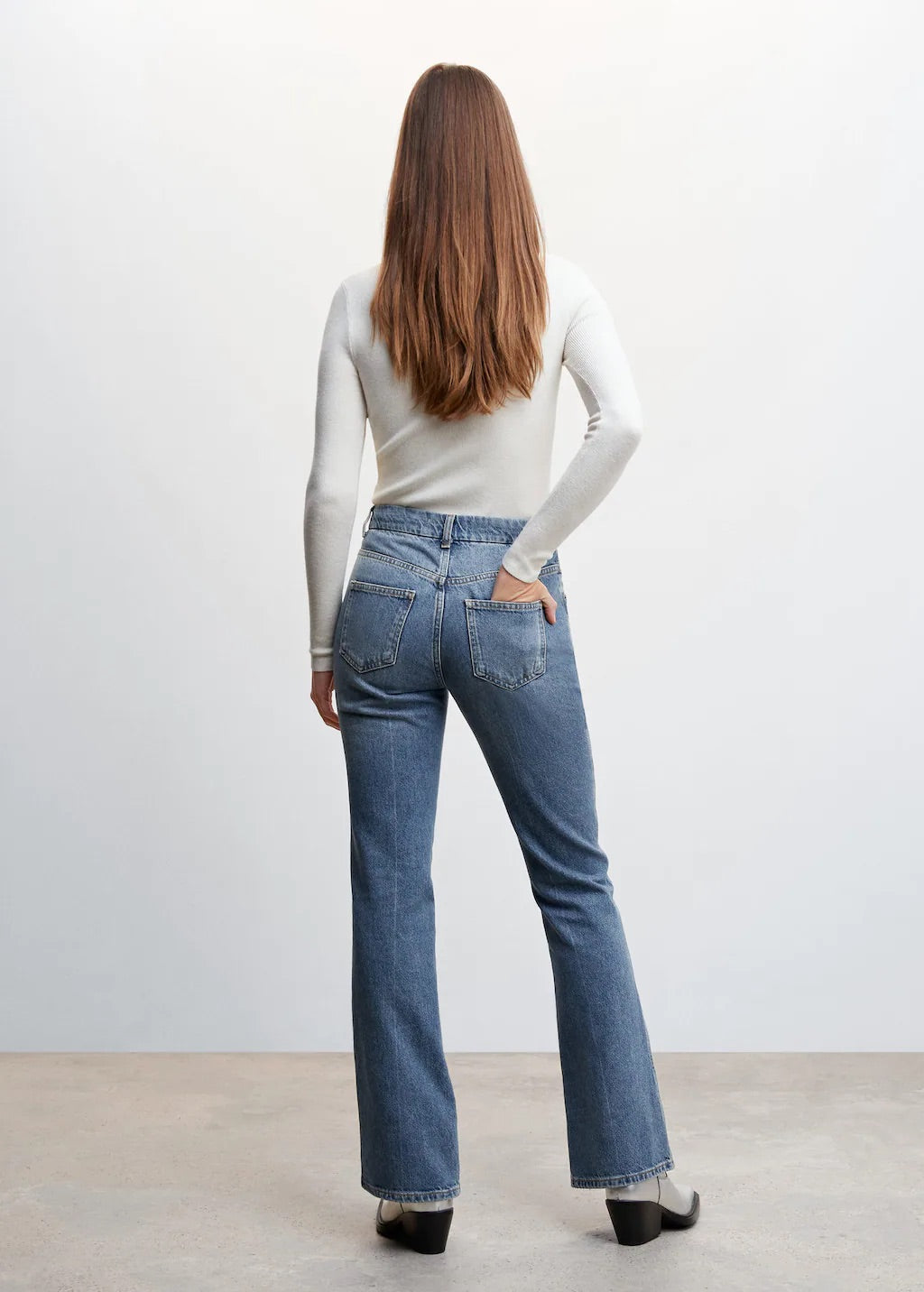 Medium-rise flared jeans