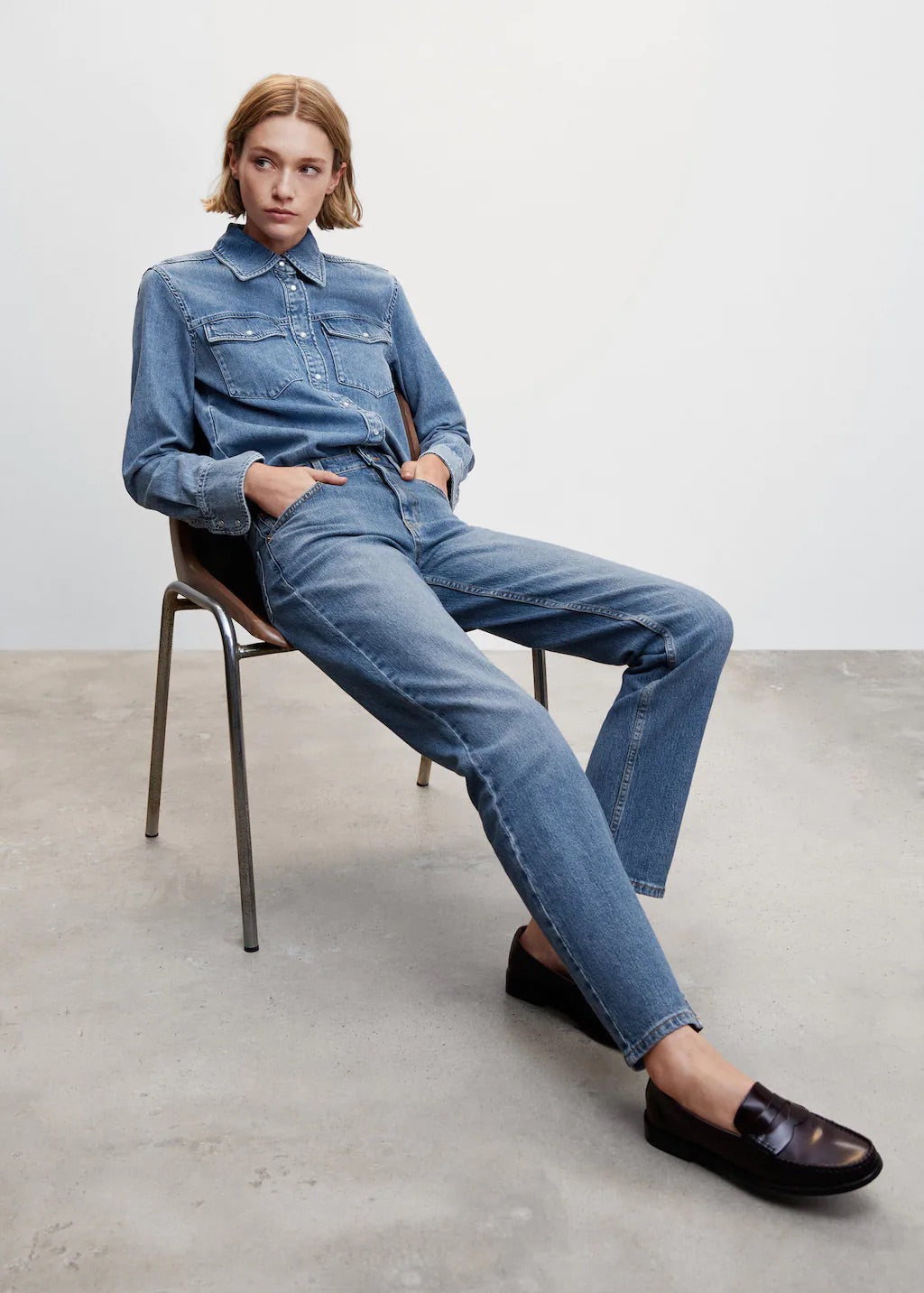 Medium comfort straight jeans