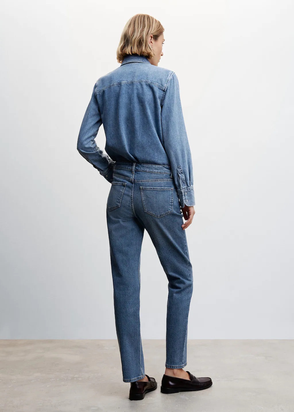 Medium comfort straight jeans