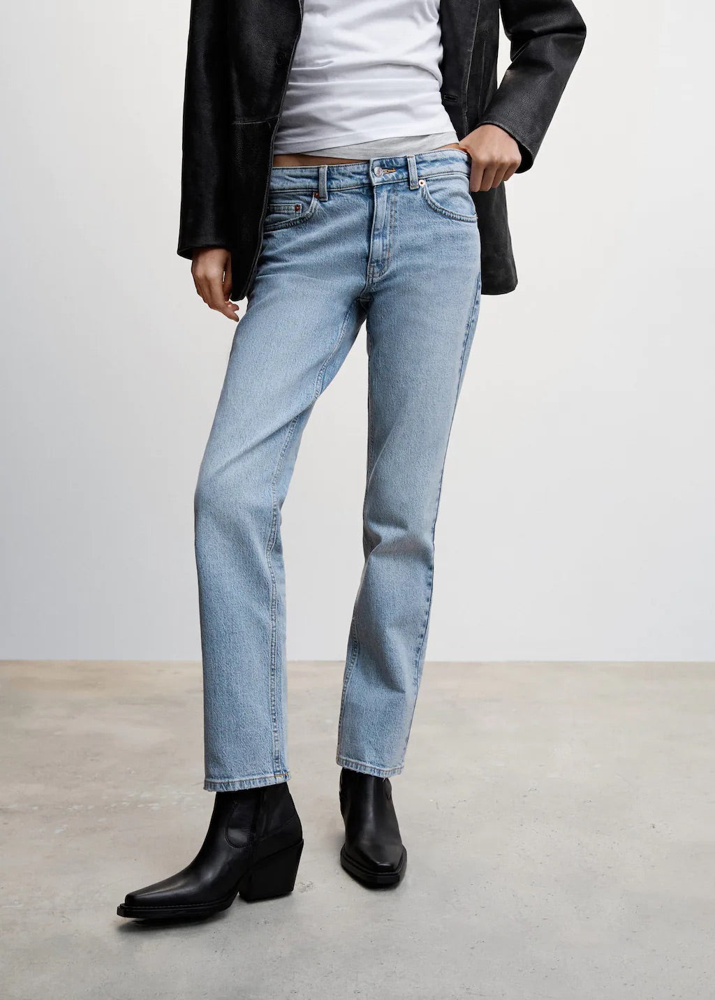 Medium comfort straight jeans