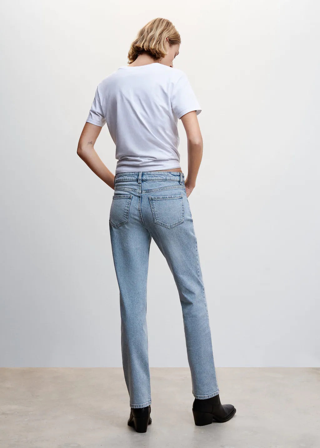 Medium comfort straight jeans