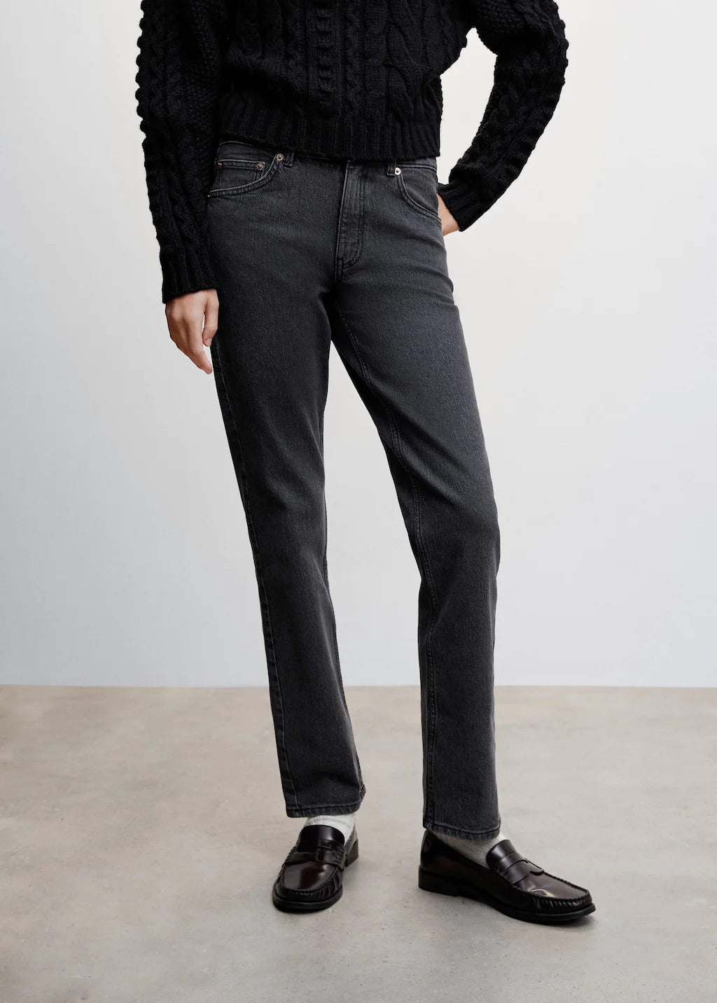 Medium comfort straight jeans