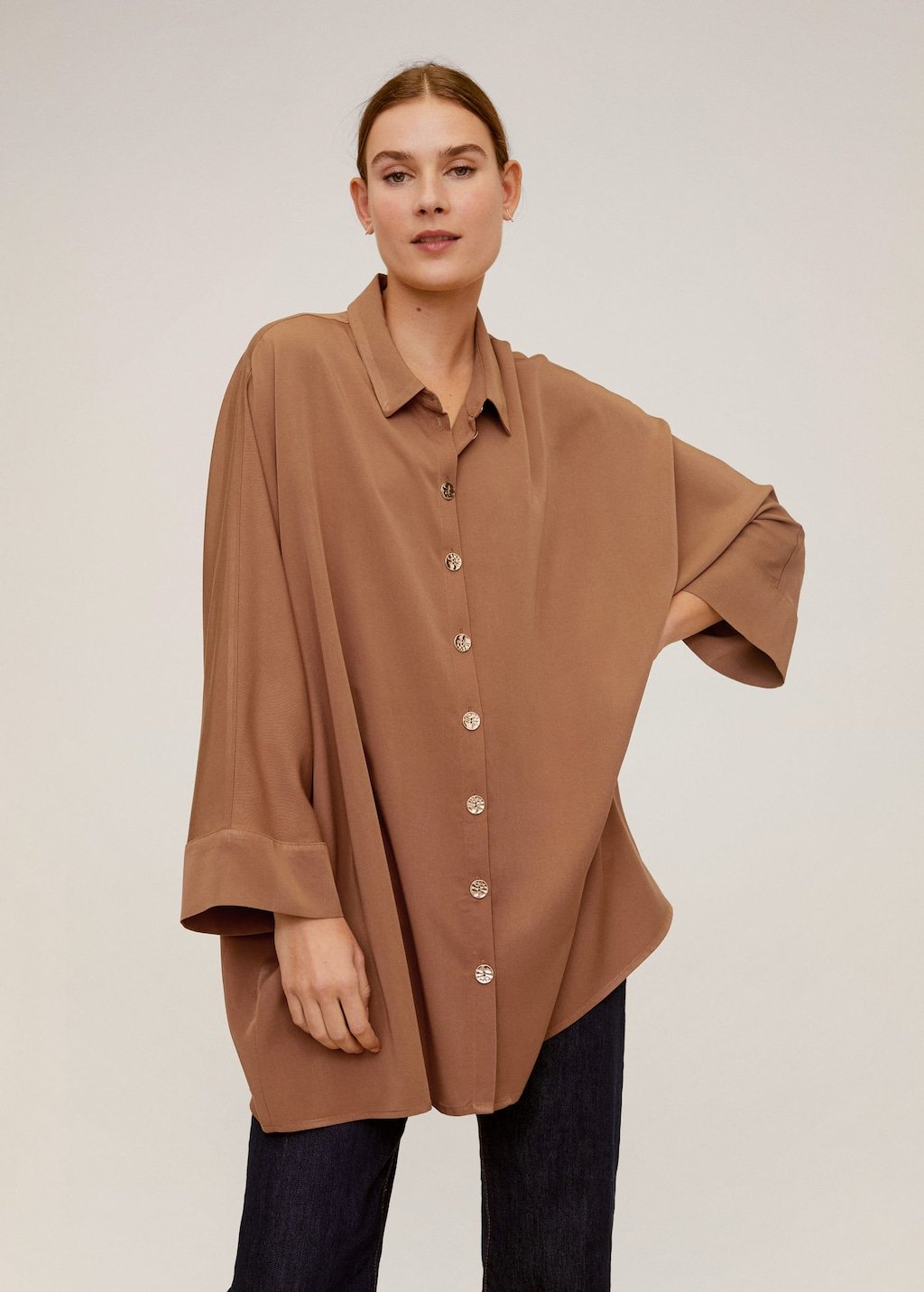 Buttoned flowy shirt