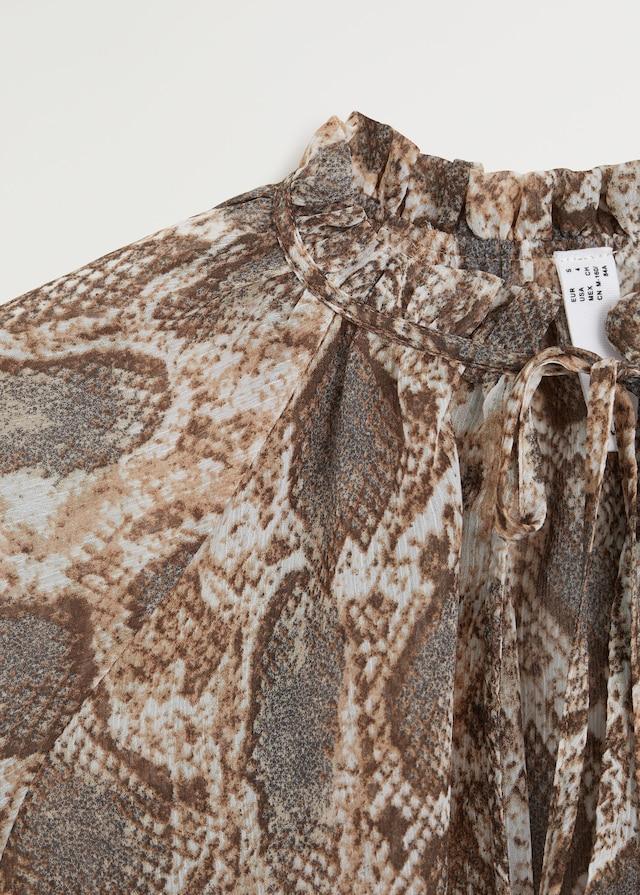 Puffed sleeves blouse