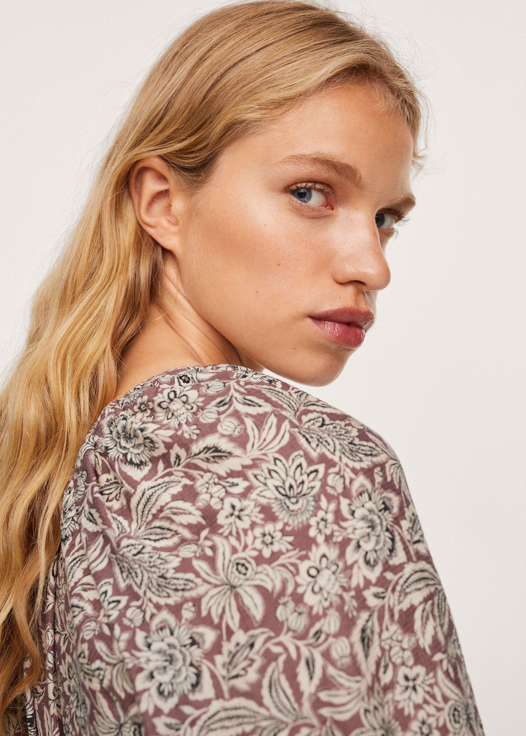 Puffed sleeves dress