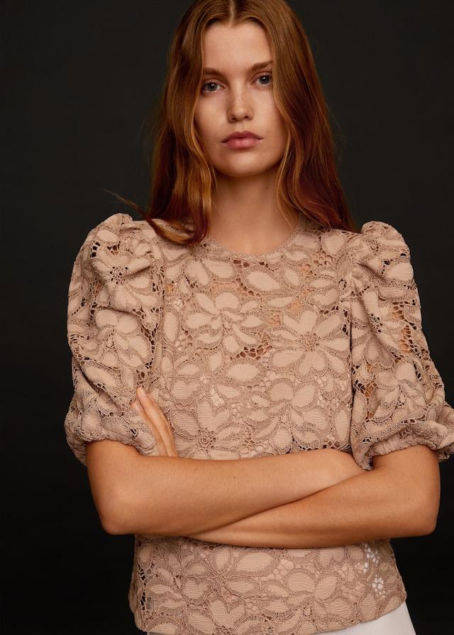 Puffed sleeves lace blouse
