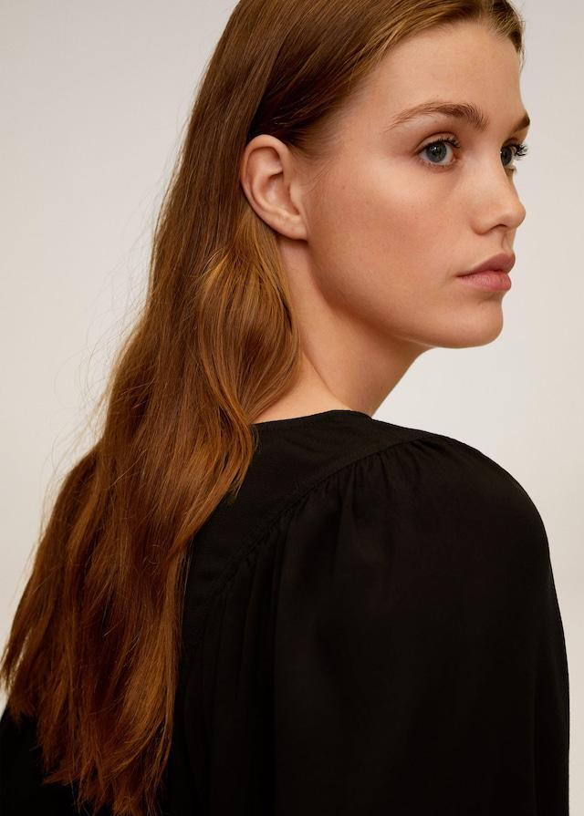 Puffed sleeves blouse