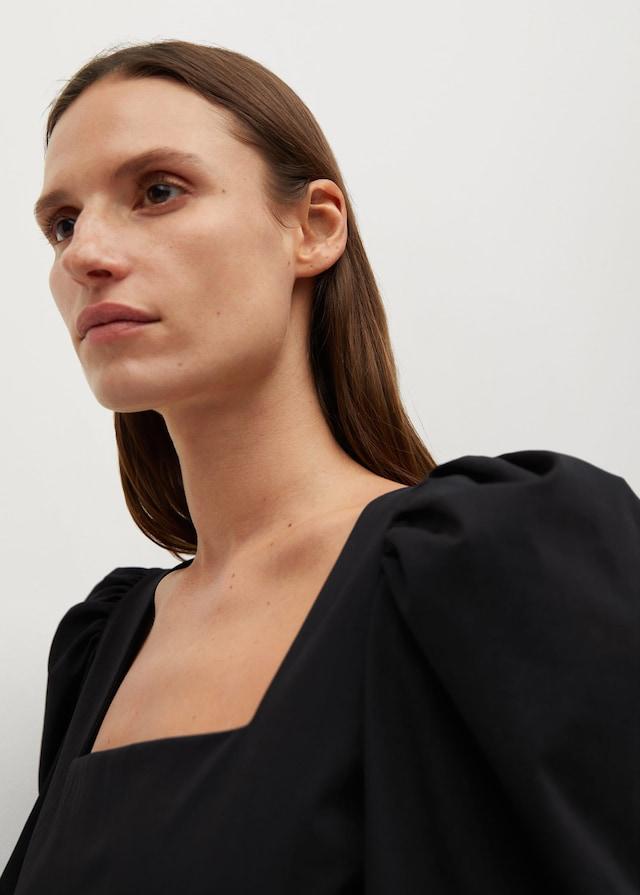 Puffed-shoulder dress