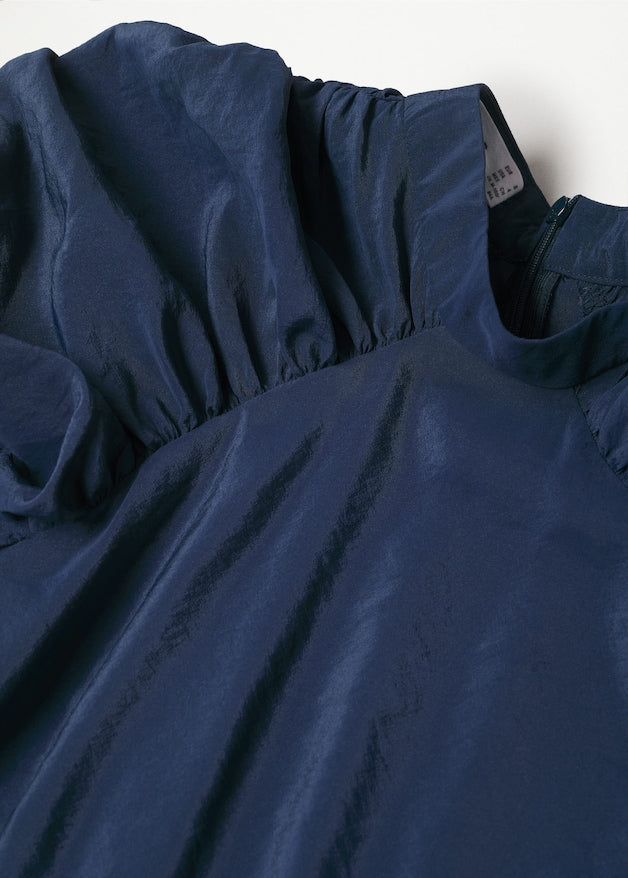 Puffed sleeves dress