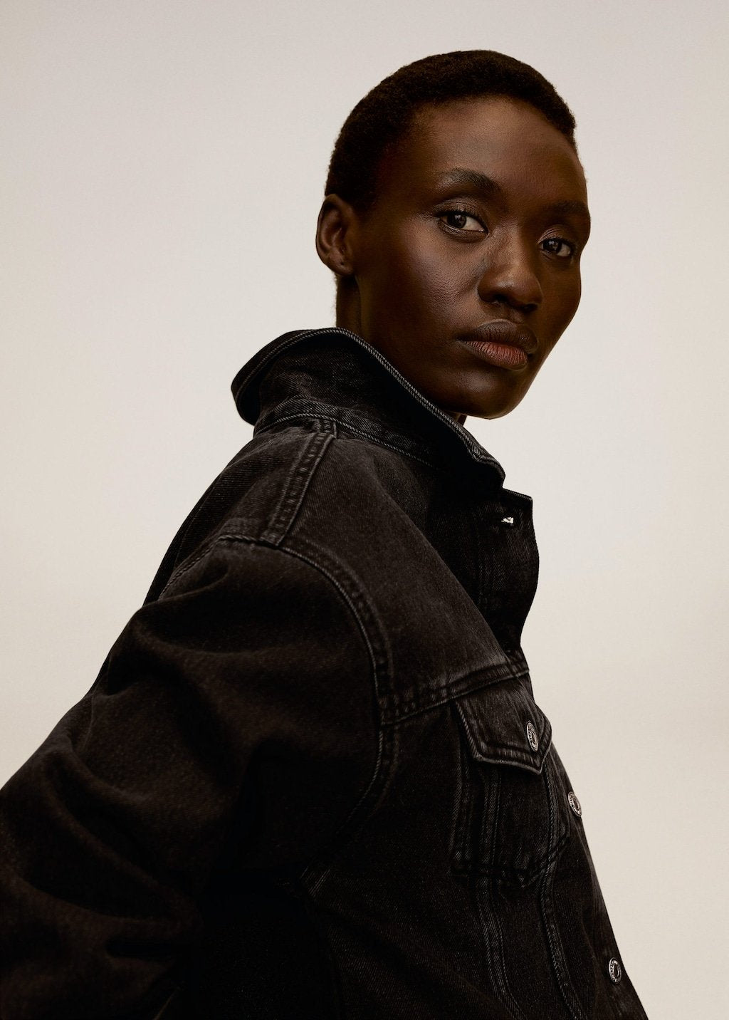 Frayed hem denim jacket