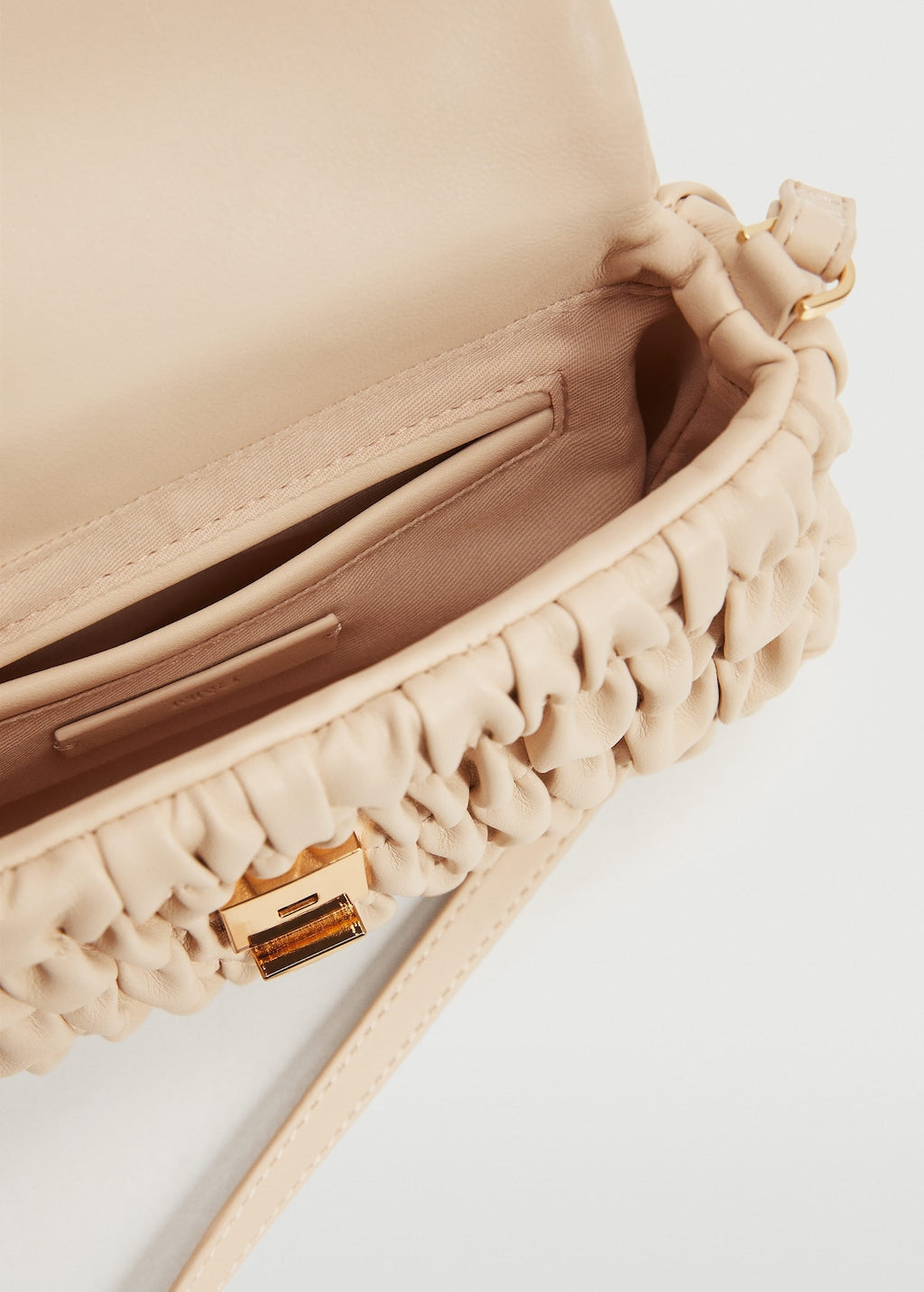 Bag with ruched detail