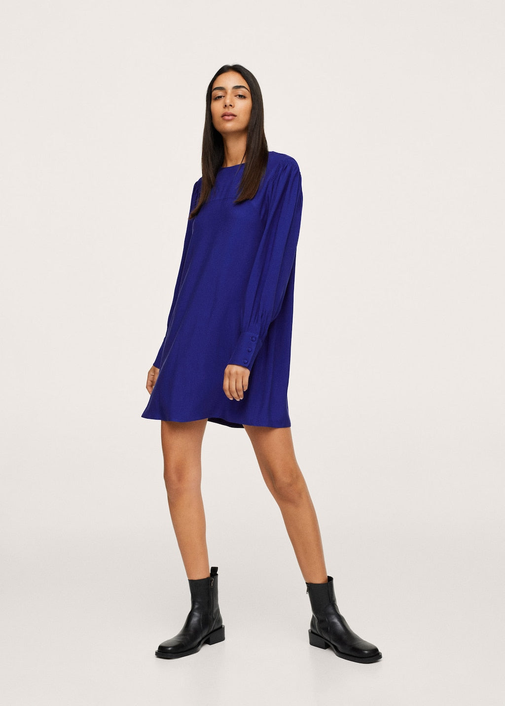 Puffed sleeves dress