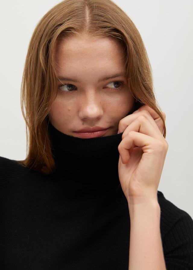 Turtle neck sweater