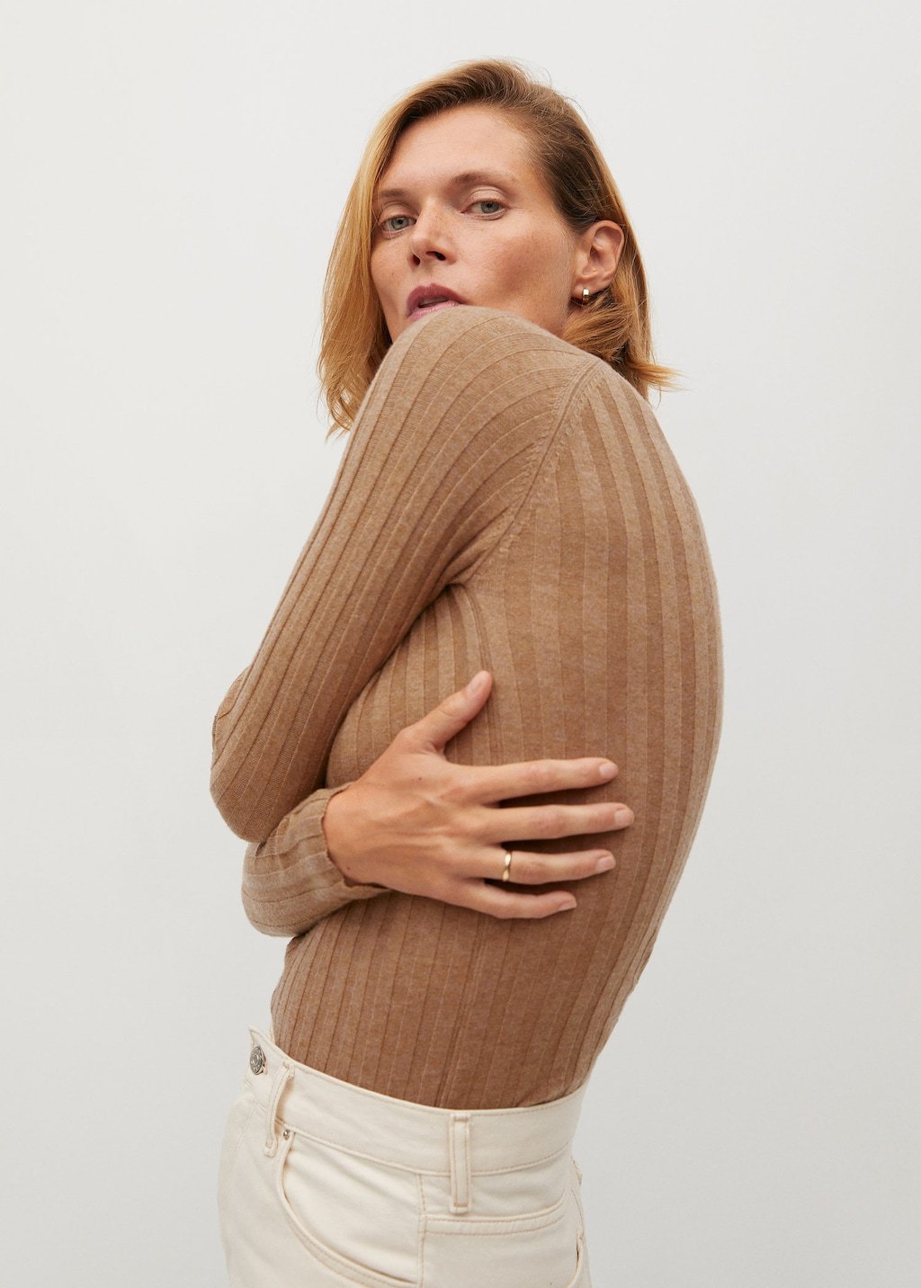 Ribbed fine-knit sweater