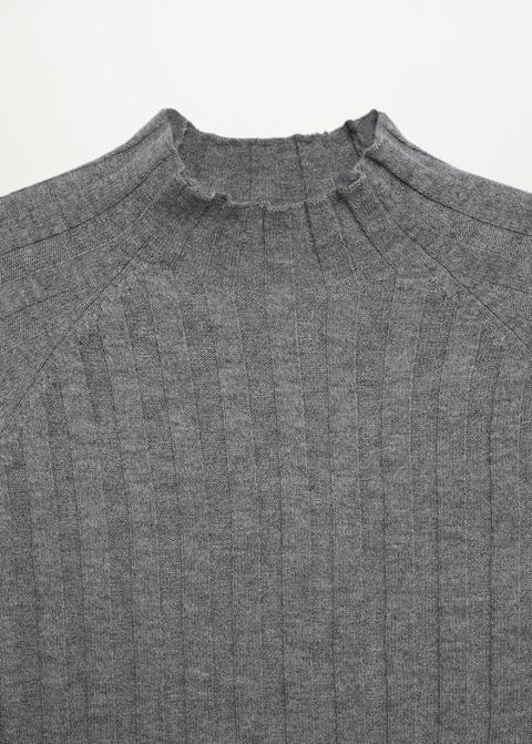 Ribbed fine-knit sweater