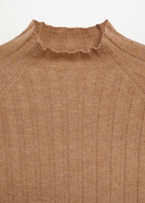 Ribbed fine-knit sweater