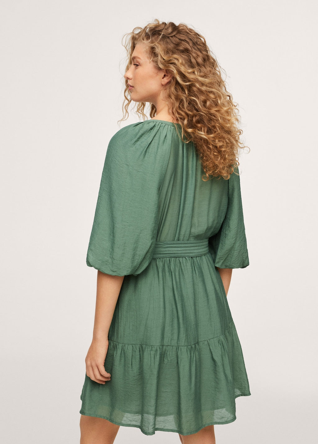 Puffed sleeves dress